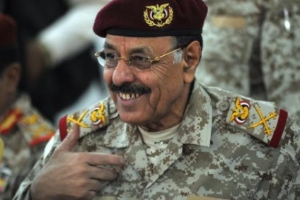 استشهاد قائد عسكري بارز في الجيش الوطني والجنرال الاحمر يعلق