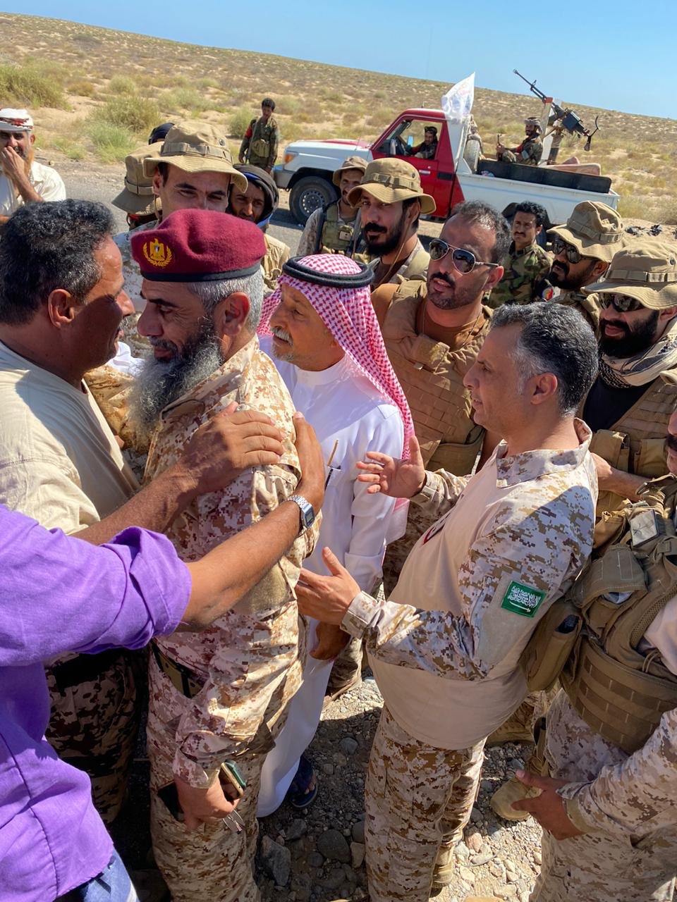 شاهد..  صورة نادرة توثق لحظات تاريخية للتصالح بين الشمال والجنوب