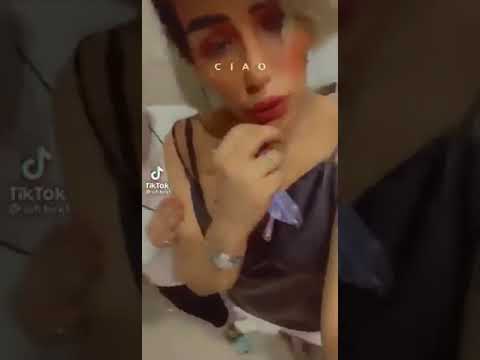 أول مشهور سعودي متحول جنسيًا يظهر بتسريحة نسائية ويخلع ملابسه بالكامل .. شاهد من يكون؟ (صور)