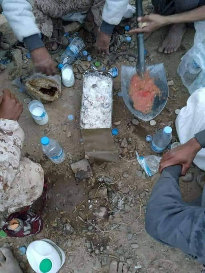 صورة رمضانية لأفراد الجيش الوطني بجبهات مأرب اثناء الإفطار تشعل مواقع التواصل.. شاهد