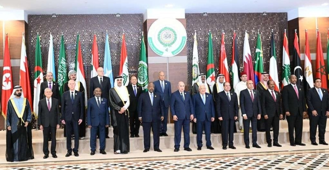 قمة الجزائر تدعو لحل سلمي للأزمة اليمنية وتشدد على ضرورة وحدة اليمن وسيادته