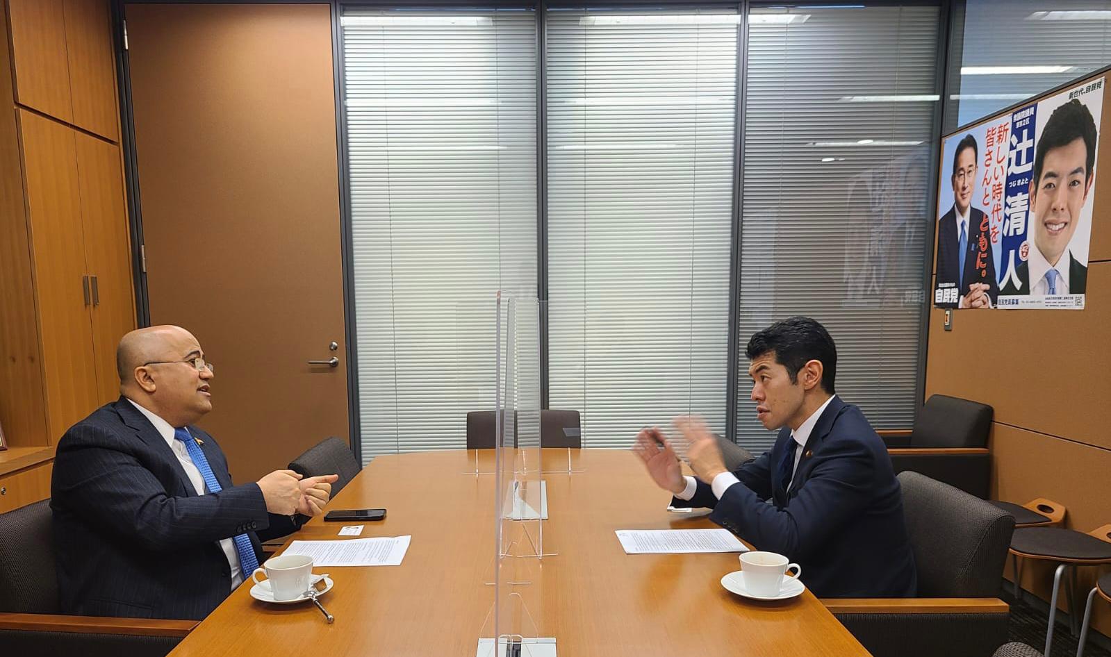 السفير عادل السنيني يجرى مباحثات في البرلمان الياباني لتعزيز العلاقات الثنائية ورفع أوجه الدعم لبلادنا