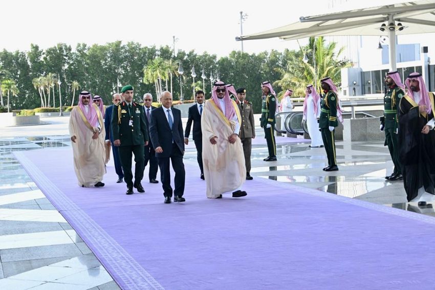 الرئيس العليمي يصل جدة للمشاركة في اعمال مؤتمر القمة العربية