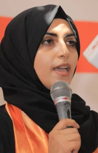 صحافية يمنية تفوز بجائزة دولية والسفارة الأمريكية تُهنئها