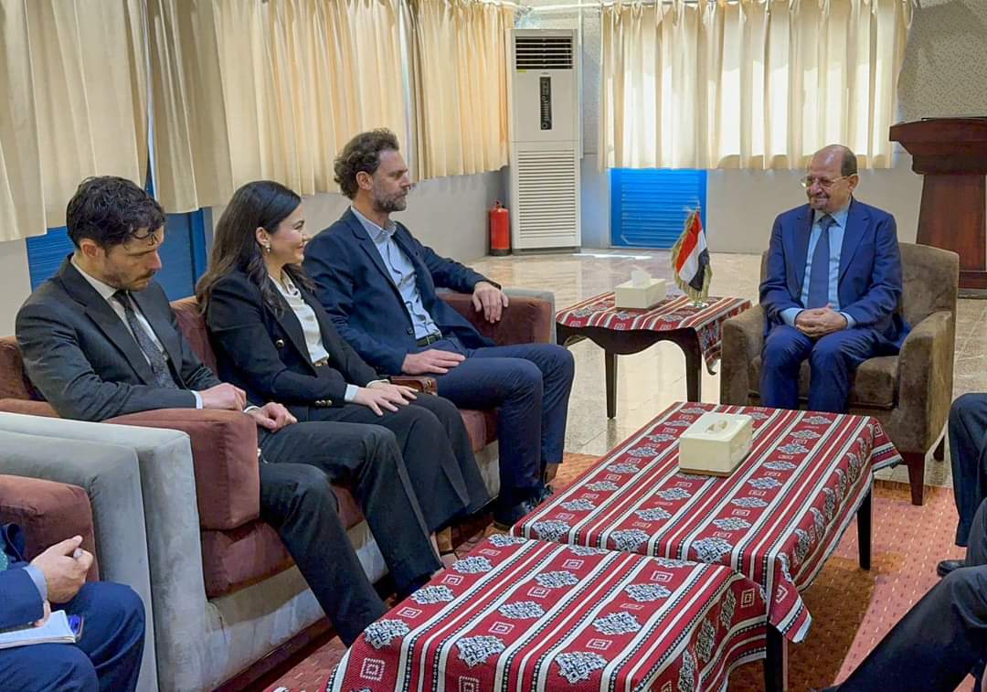 وزير الخارجية وشؤون المغتربين يلتقي المدير الإقليمي لمركز الحوار الإنساني