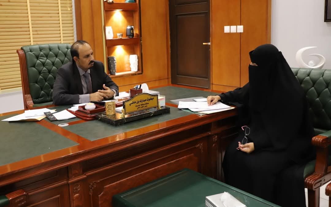 محافظ حضرموت يبحث سُبل تعزيز دور هيئة حماية البيئة في الحفاظ على البيئة والموارد الطبيعية