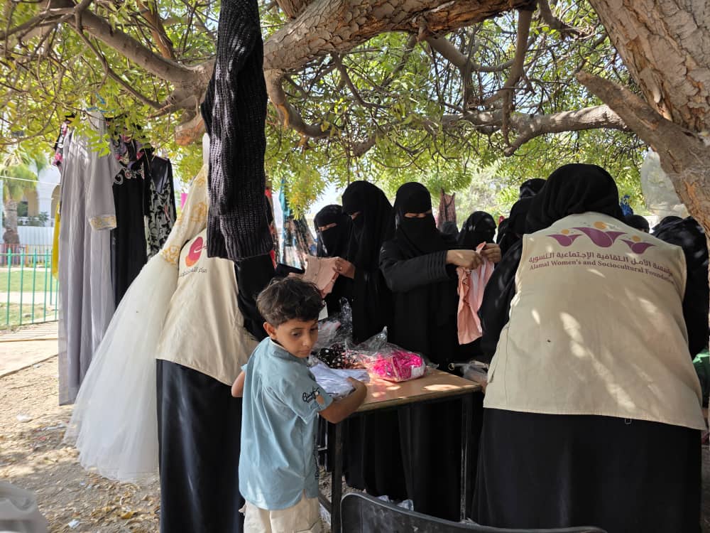 المكلا: مؤسسة الأمل النسوية تدشن مبادرة اكسوهم 11 للأسر المحتاجة والأيتام وذوي الاحتياجات الخاصة