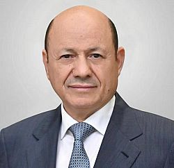 رئيس مجلس القيادة يعزي الشيخ منصور الحنق باستشهاد نجله عبدالله