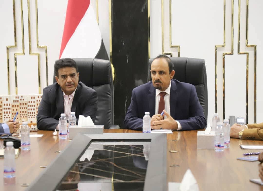 محافظ حضرموت ووزير النفط يبحثان تعزيز استقرار التموين بالمشتقات النفطية ومخزون الغاز
