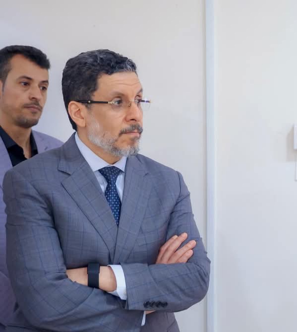 العملة الوطنية تنهار ورئيس الوزراء يتحول إلى ناشط حقوقي