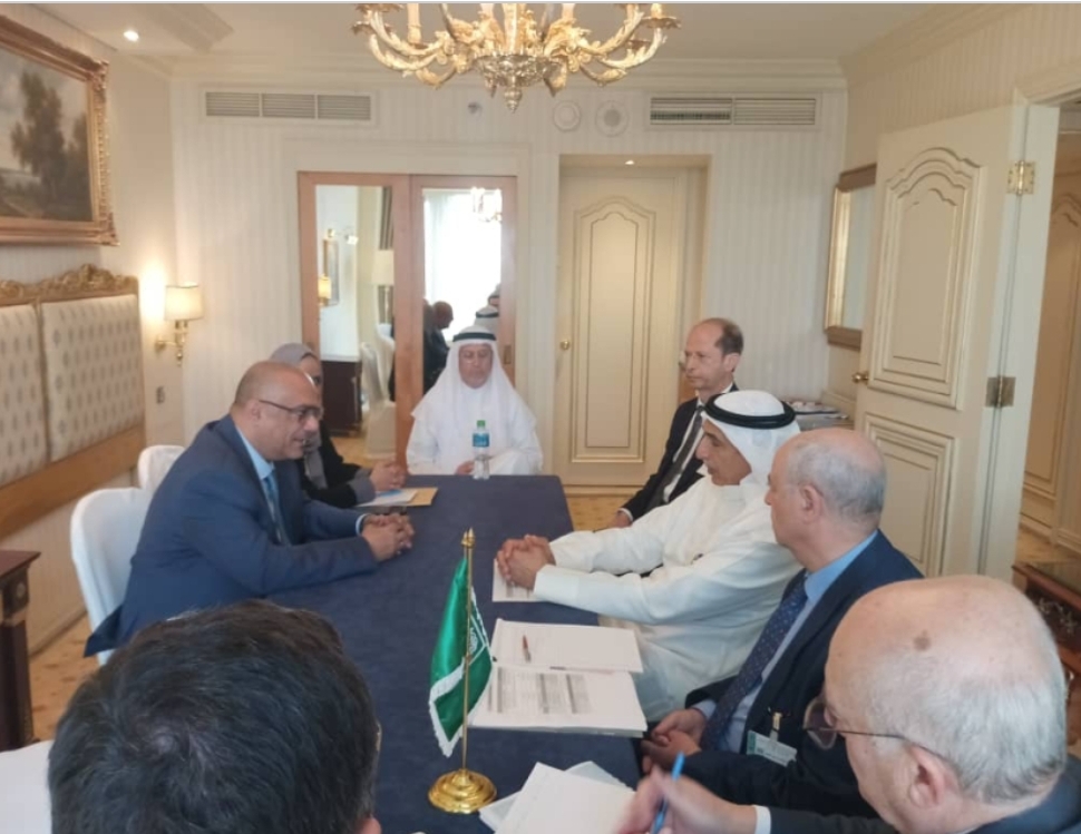 الوزير باذيب يلتقي رئيس مجلس ادارة الصندوق العربي للانماء الاقتصادي والاجتماعي بالكويت