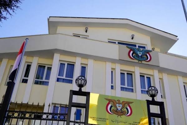 السفارة اليمنية في تركيا تدعو الجالية في إسطنبول لتوخي الحذر عقب الزلزال