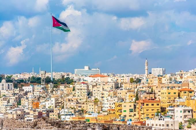 الأردن يحظر جماعة الإخوان المسلمين ويصادر ممتلكاتها ويغلق مقارها