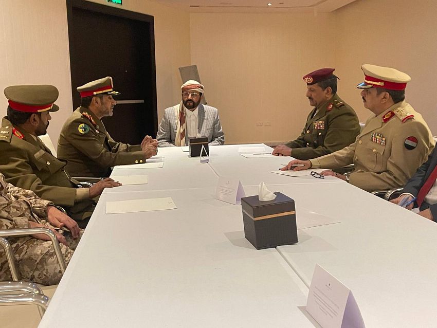 العرادة يلتقي رئيس الأركان والقيادات العسكرية المشاركة في معرض الدفاع العالمي 2026