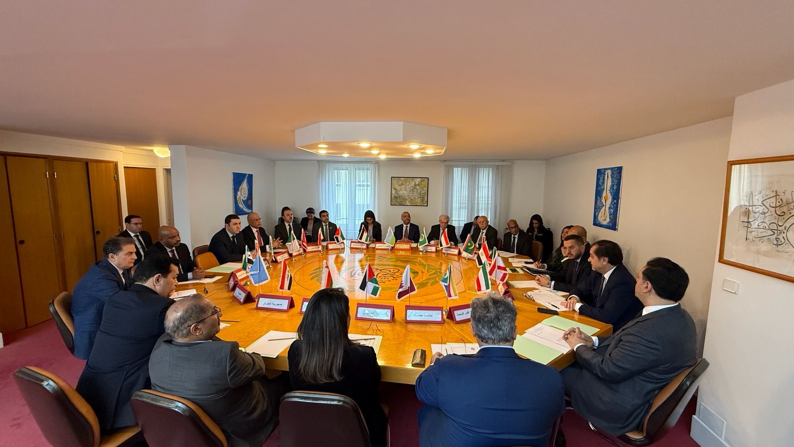 السفير رياض ياسين يشارك في اجتماع طارئ للسفراء العرب في باريس لبحث الاعتداءات الإيرانية وتعزيز التنسيق العربي