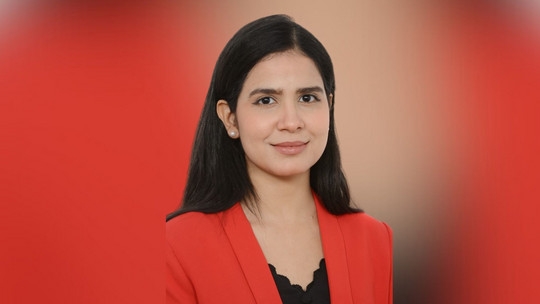 عهد ياسين تكشف تهديدات بالقتل وتحريضًا دينيًا ضدها بسبب عملها