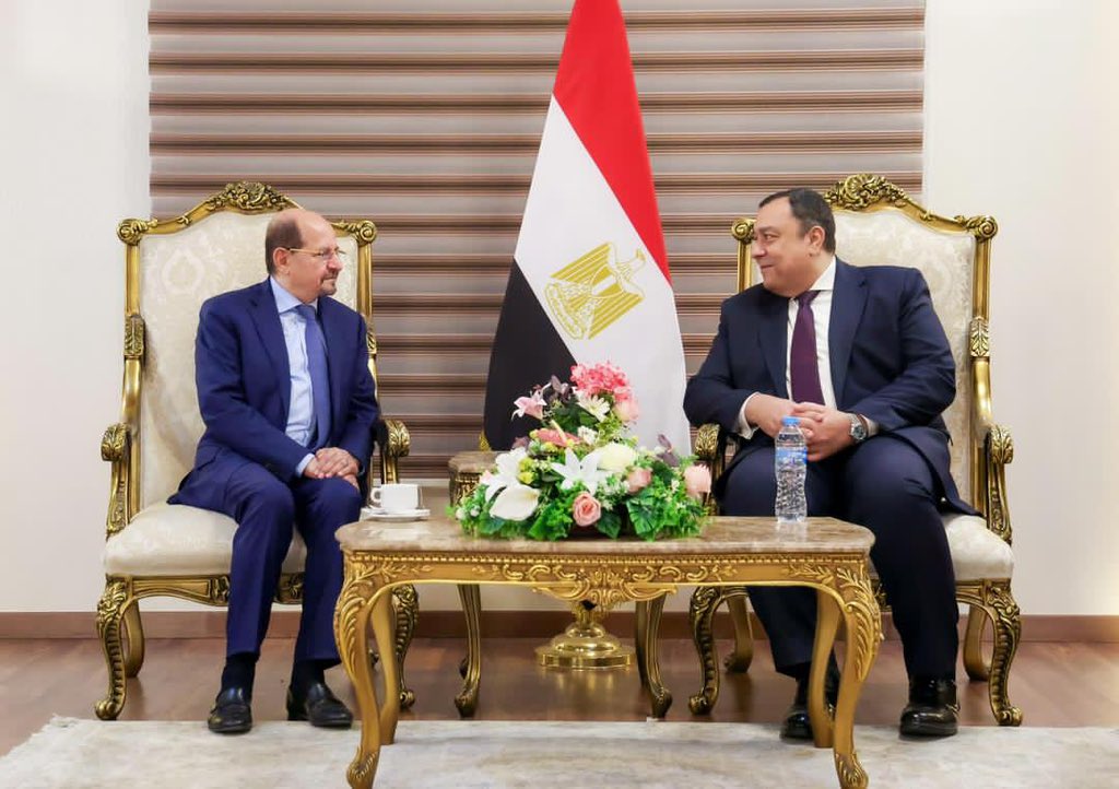 رئيس الوزراء يصل القاهرة للمشاركة في أعمال الدورة التاسعة للحوار الاستراتيجي اليمني – المصري